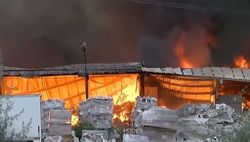 Incendio en fábrica de cerámica en Nuevo León