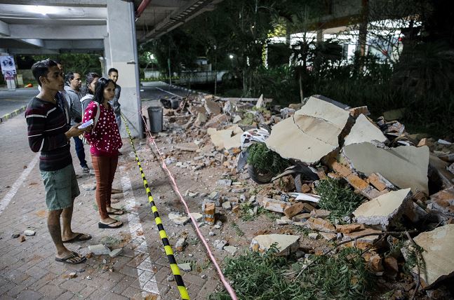 Levantan alerta tsunami en Indonesia tras sismo de magnitud 7