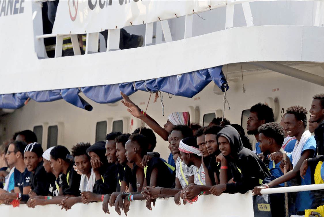 Barco Aquarius, con 141 inmigrantes a bordo, atraca en Malta