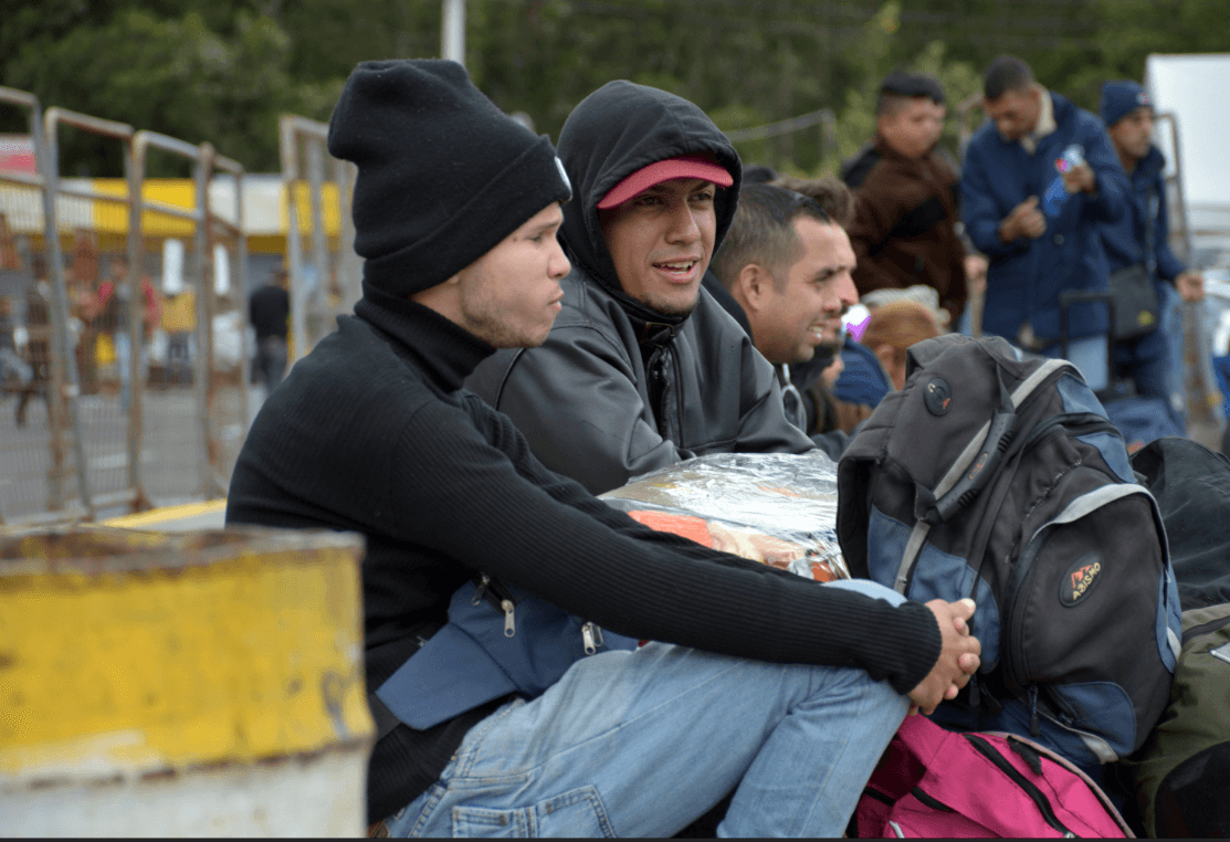 Decenas de venezolanos sin pasaporte pretenden ingresar a Ecuador
