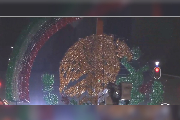 Independencia México es honrada con mega escudo tridimensional en Zócalo