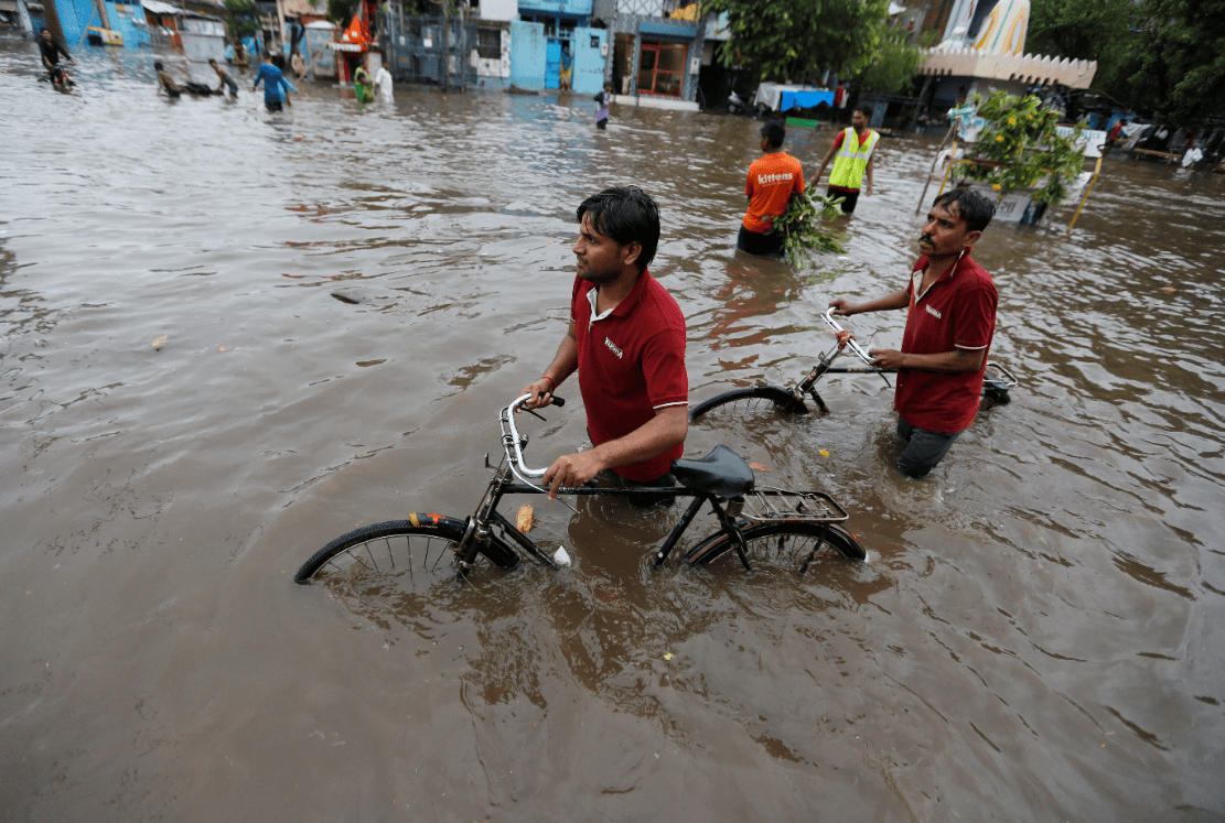Inundaciones en India dejan cientos de muertos. (AP)