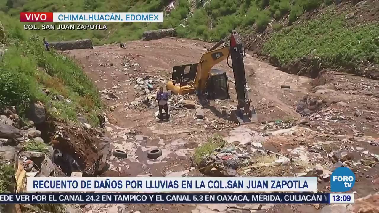 Inundaciones y lluvias en Chimalhuacán entierran retroexcavadora