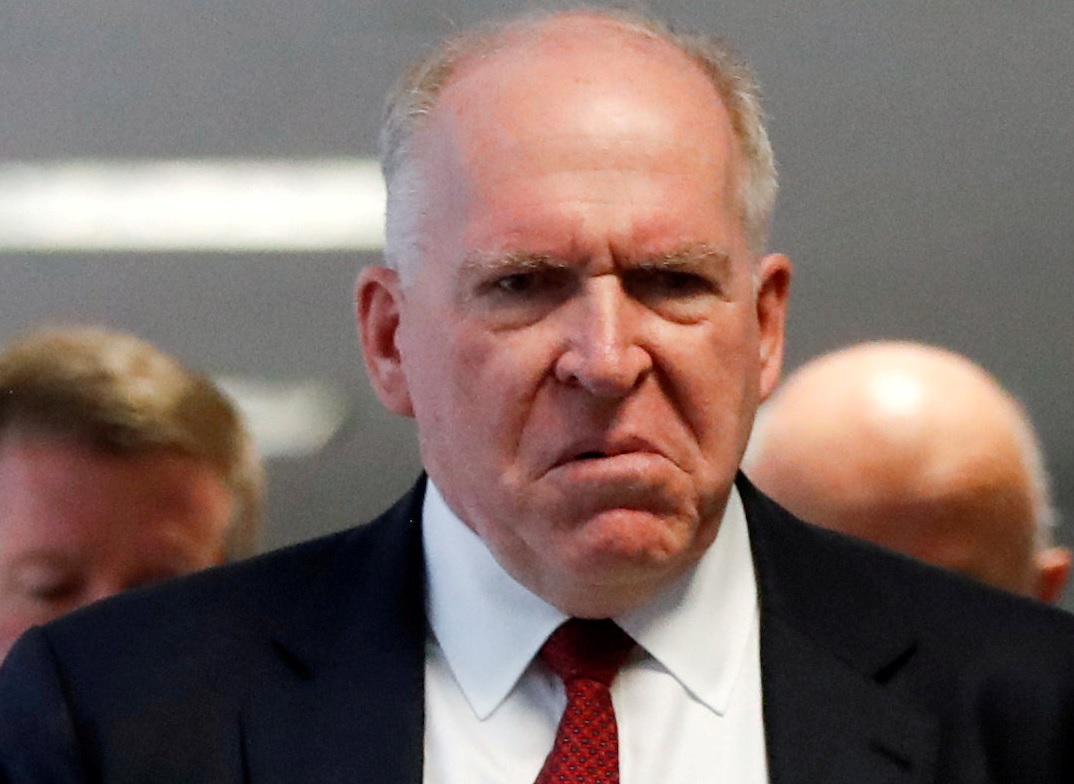 Trump revoca credenciales a exdirector de CIA, John Brennan