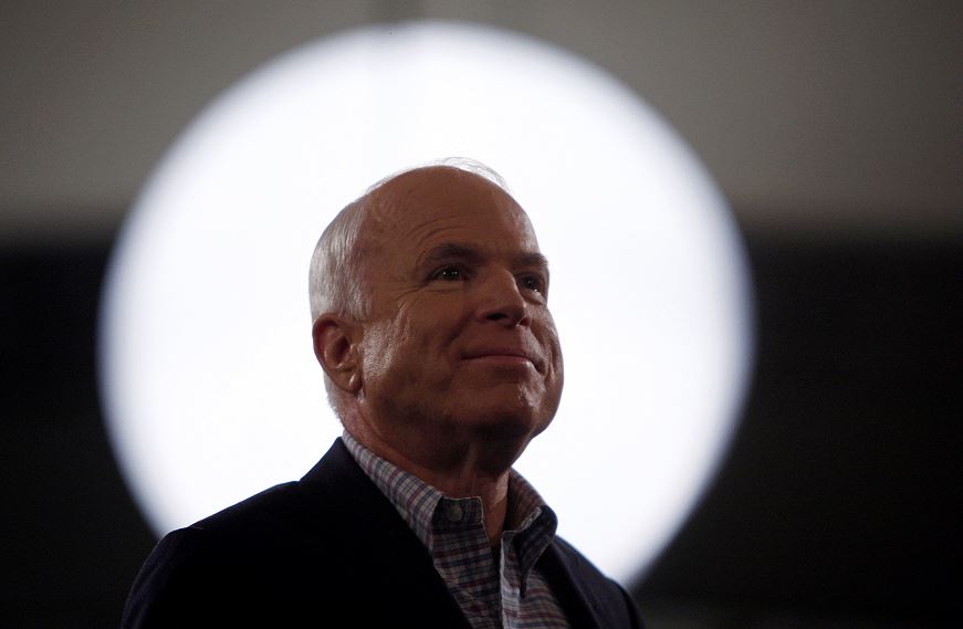 Políticos expresan condolencias por muerte de John McCain