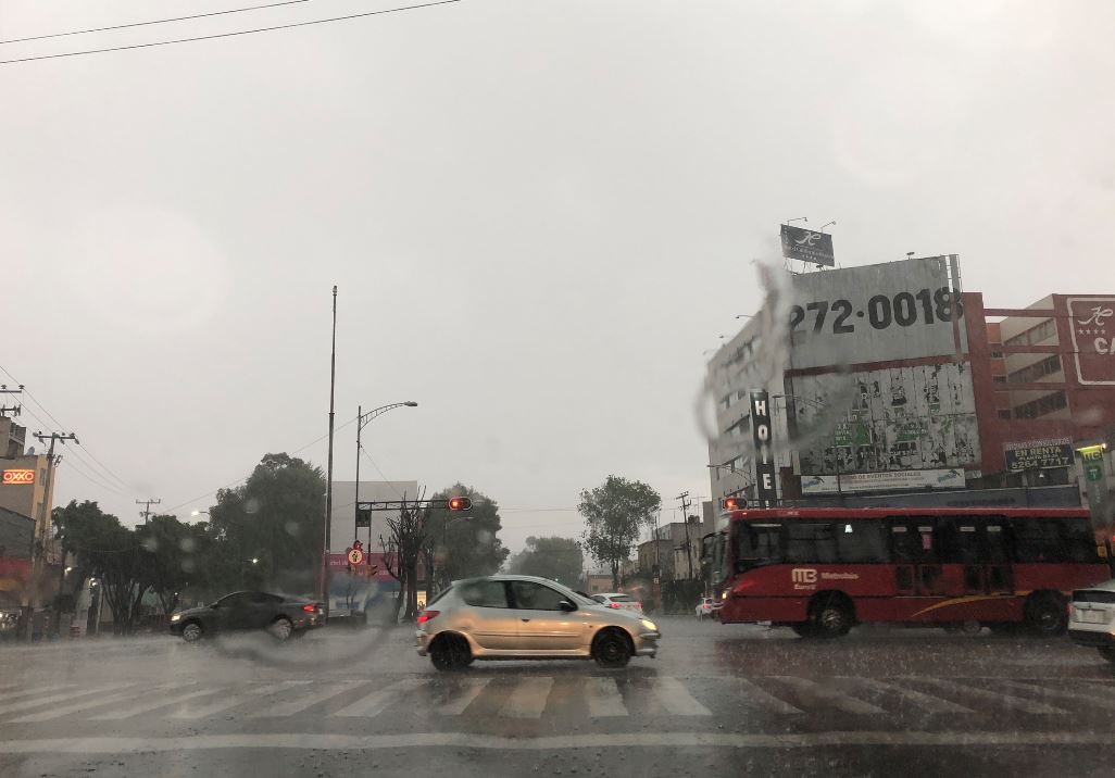 Lluvia provoca encharcamientos importantes en la CDMX