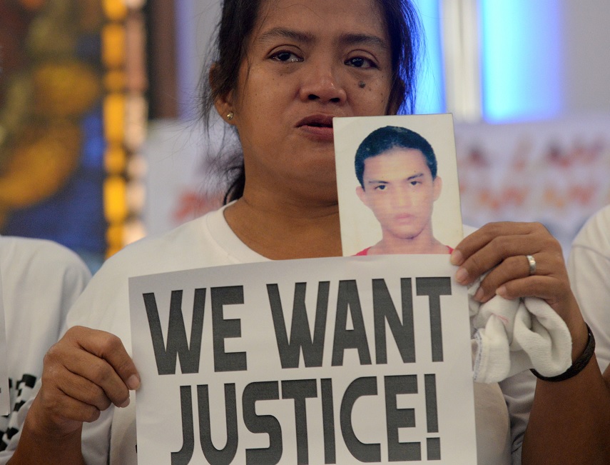 Denuncian a Duterte en La Haya por crímenes en Filipinas