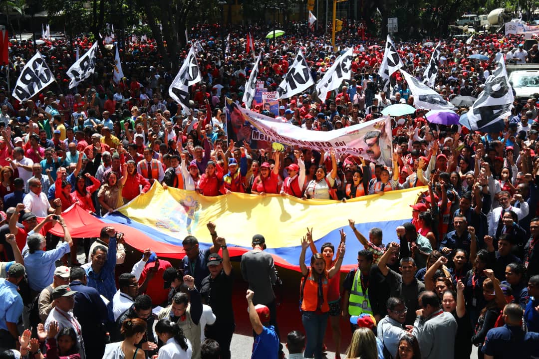 Marchan en apoyo a Nicolás Maduro tras supuesto atentado