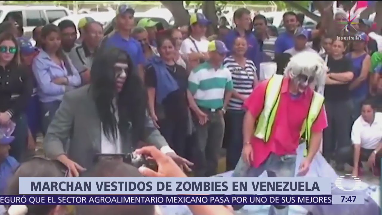 Marchan vestidos de zombies en Venezuela
