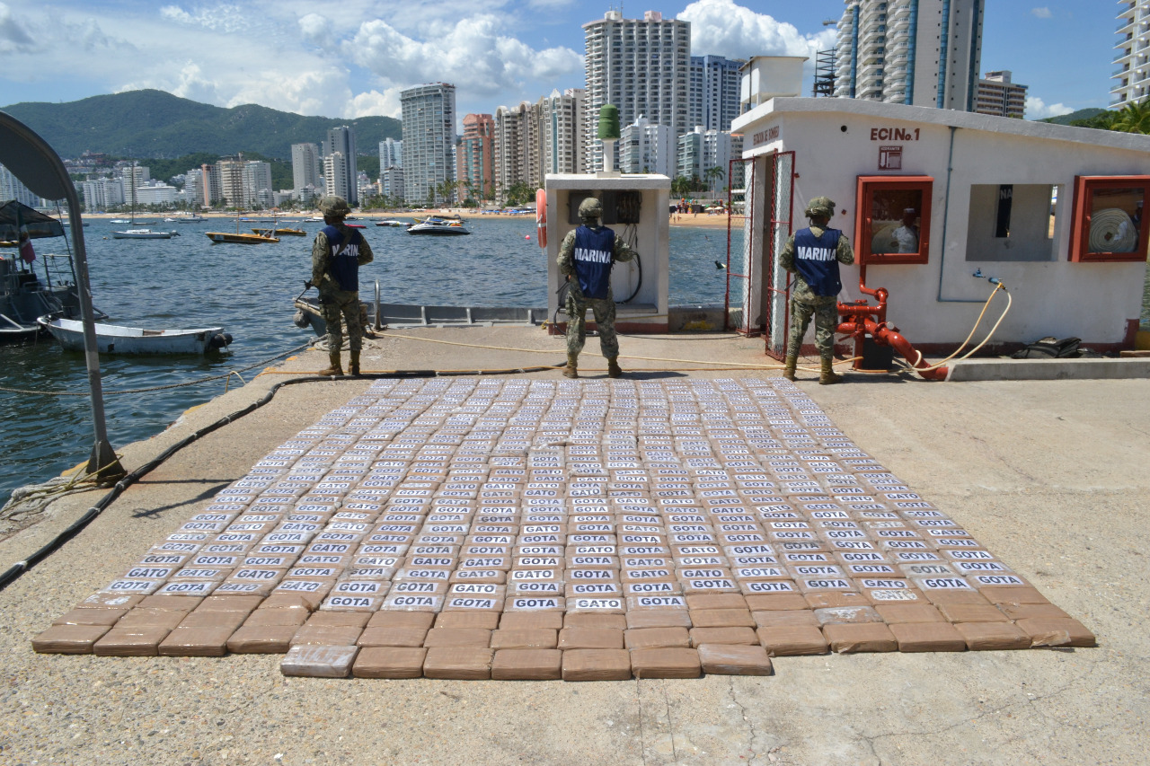 Marina en Acapulco asegura más de 700 kilos de cocaína