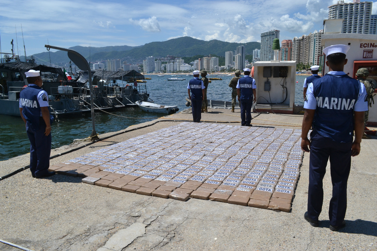 Marina en Acapulco asegura más de 700 kilos de cocaína