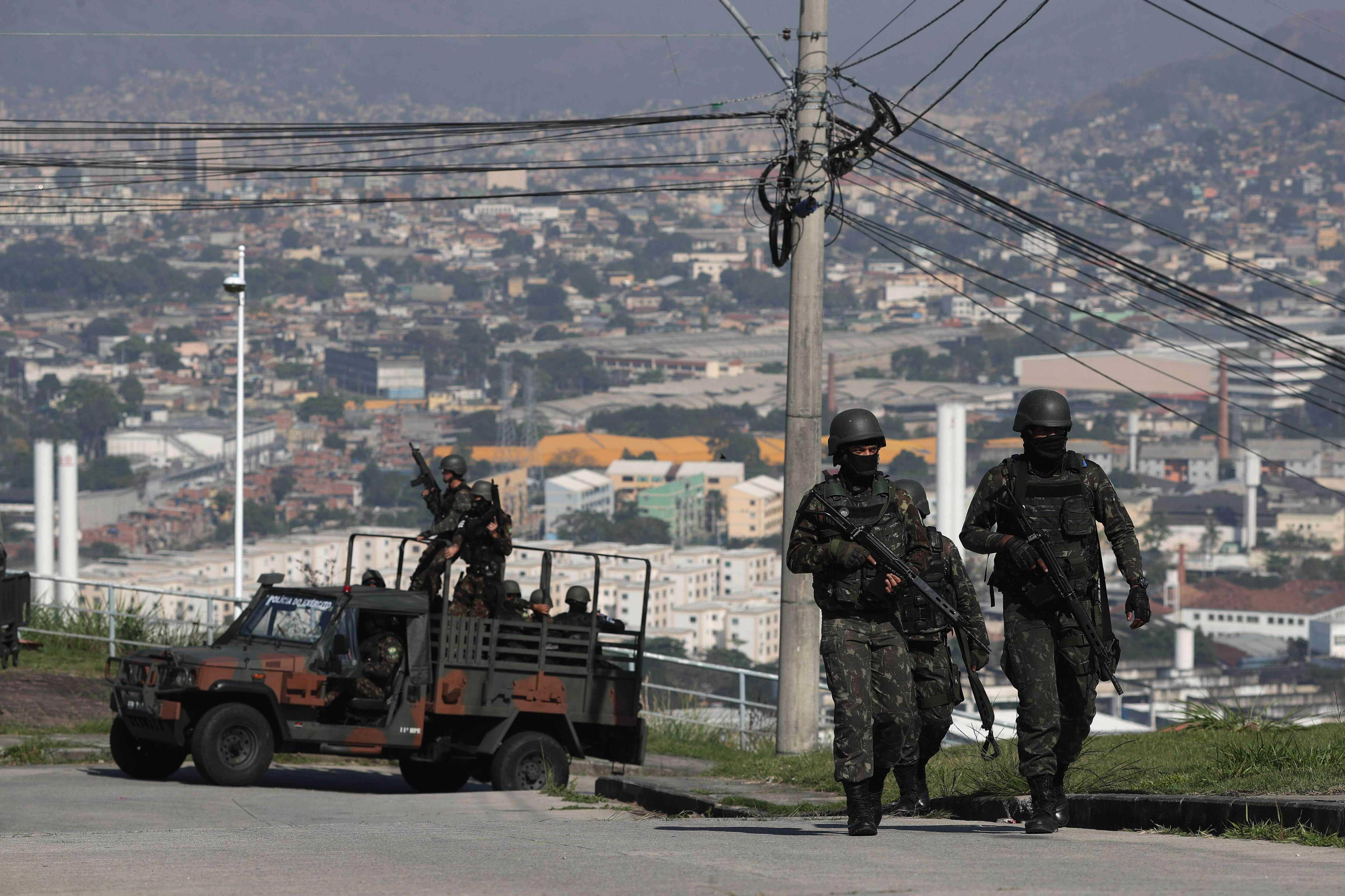 Militares ocupan favelas en Río de Janeiro, hay 60 detenidos