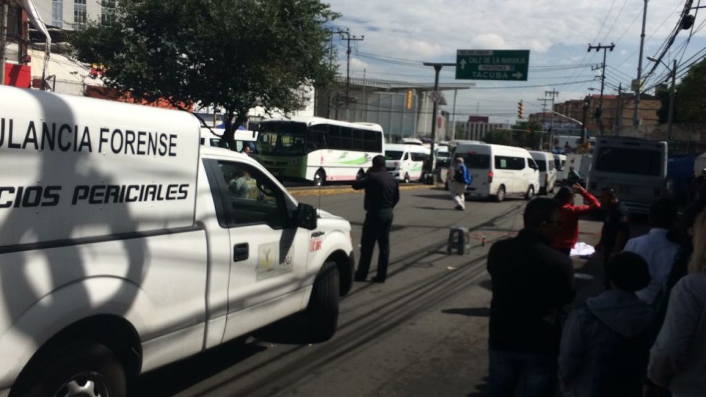 Mujer muere atropellada por microbús en la México-Tacuba
