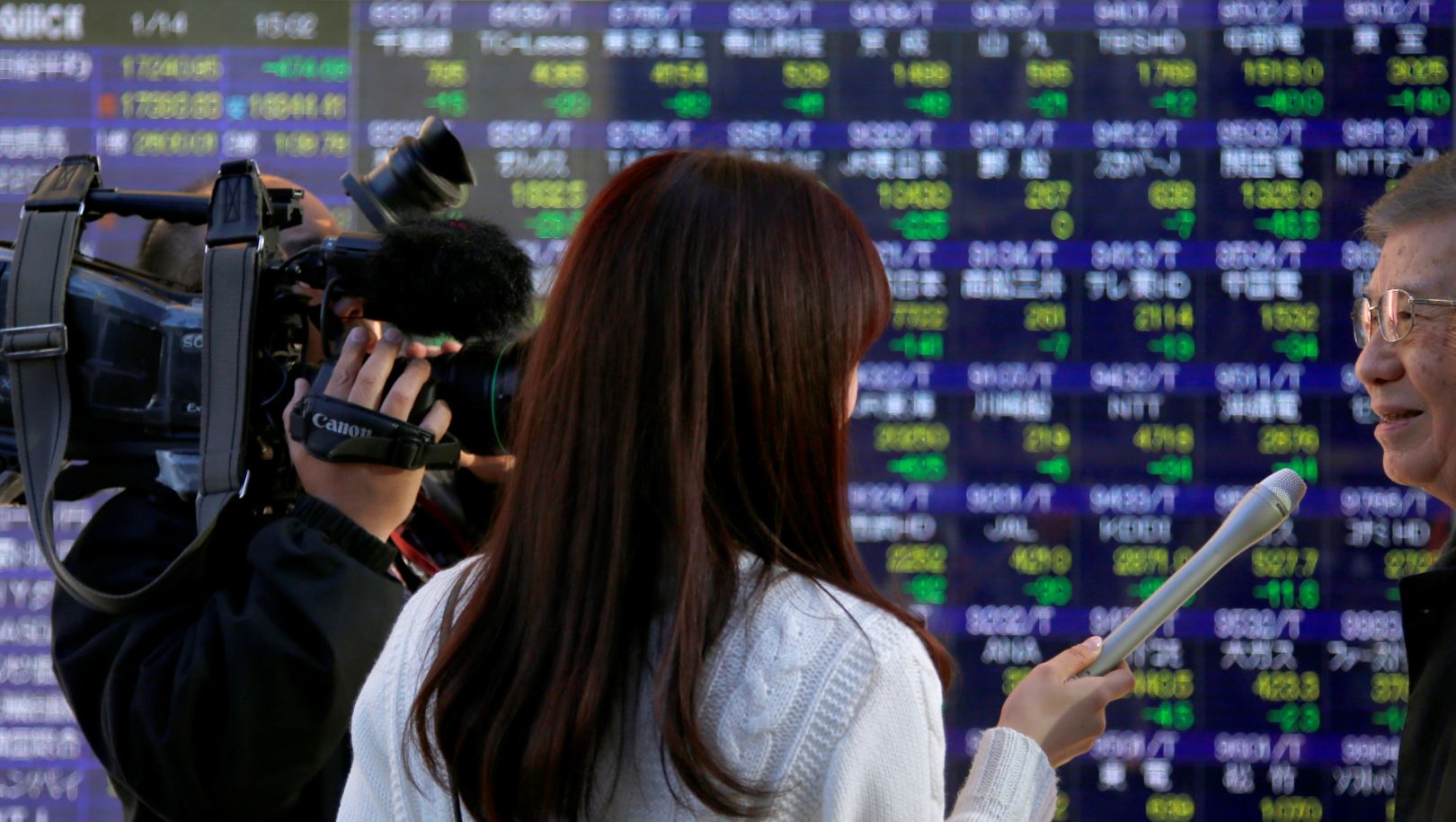Nikkei de Bolsa de Tokio cae, Bolsas de China ganan hasta 3.9%
