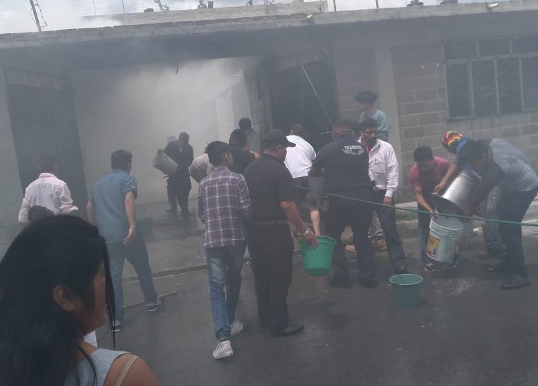 Dos niños, encerrados en un cuarto, murieron tras incendiarse su casa en Tultepec