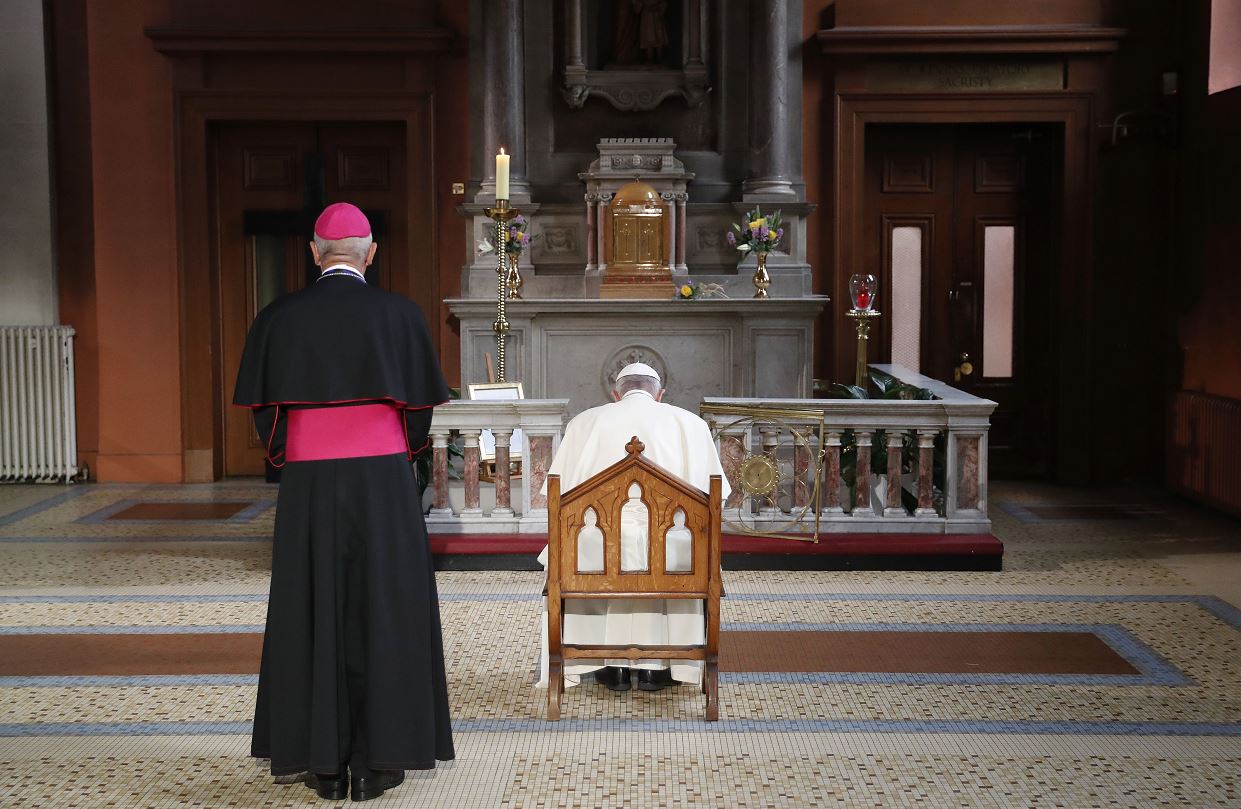 Papa Francisco se reúne con víctimas de abusos sexuales en Irlanda