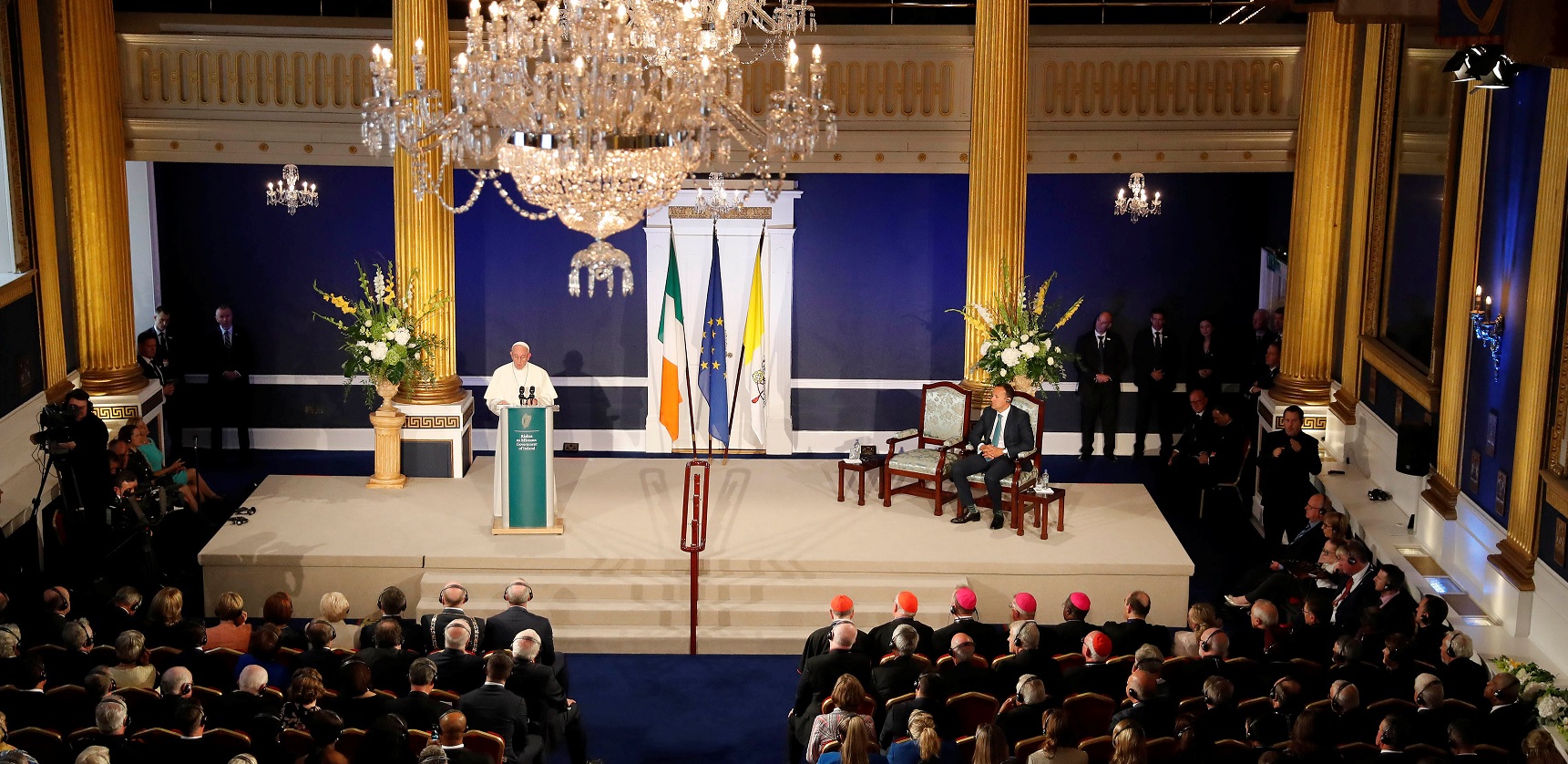 Papa admite crímenes repugnantes de sacerdotes en Irlanda