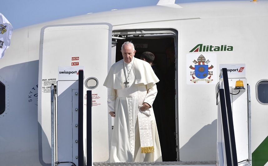 Reportero italiano admite ayudó a redactar denuncia a papa