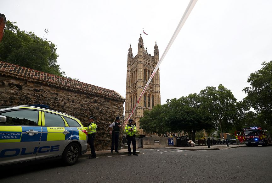 Investigan como terrorismo atropello en Parlamento británico
