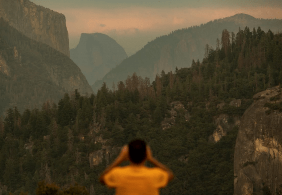 Yosemite reabre tras cierre por incendio forestal en California