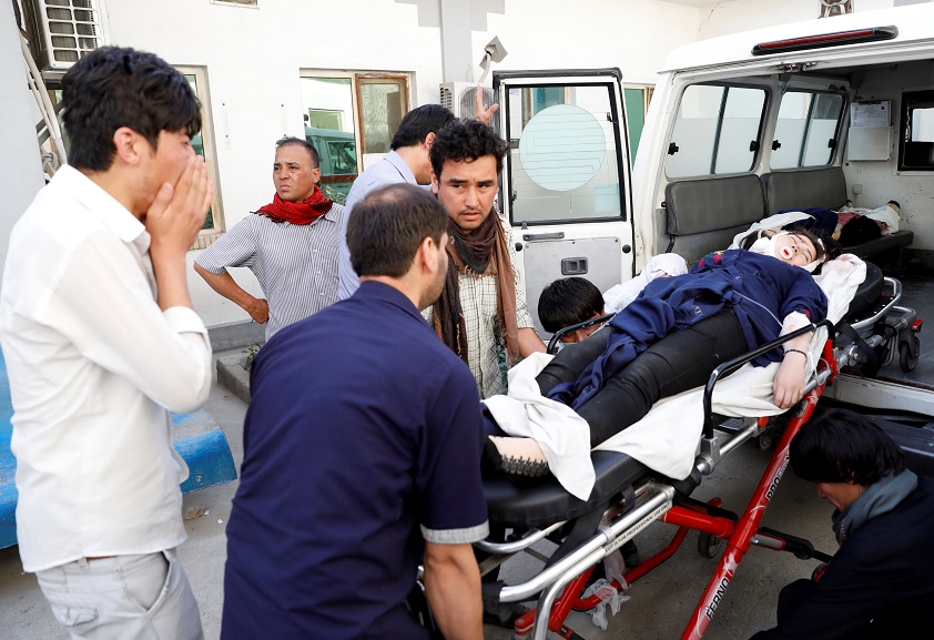 Atentado suicida en escuela de Kabul deja 48 muertos