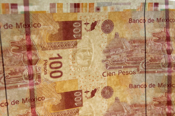 Peso mexicano pierde, dólar cotiza en 19.05