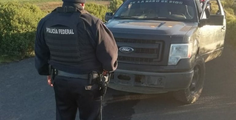 Policía Federal enfrenta delincuentes que usaban luces de emergencia para asaltar