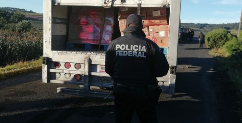 Policía Federal enfrenta delincuentes que usaban luces de emergencia para asaltar