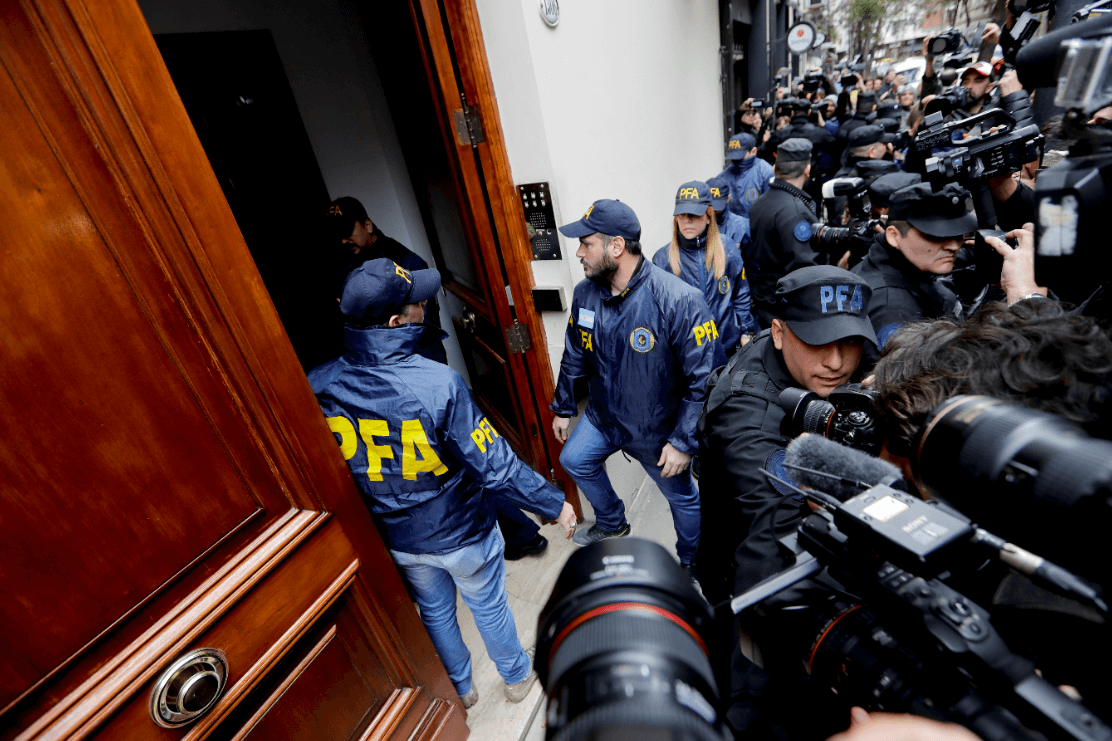 Cristina Fernández denuncia intoxicación tras allanamiento