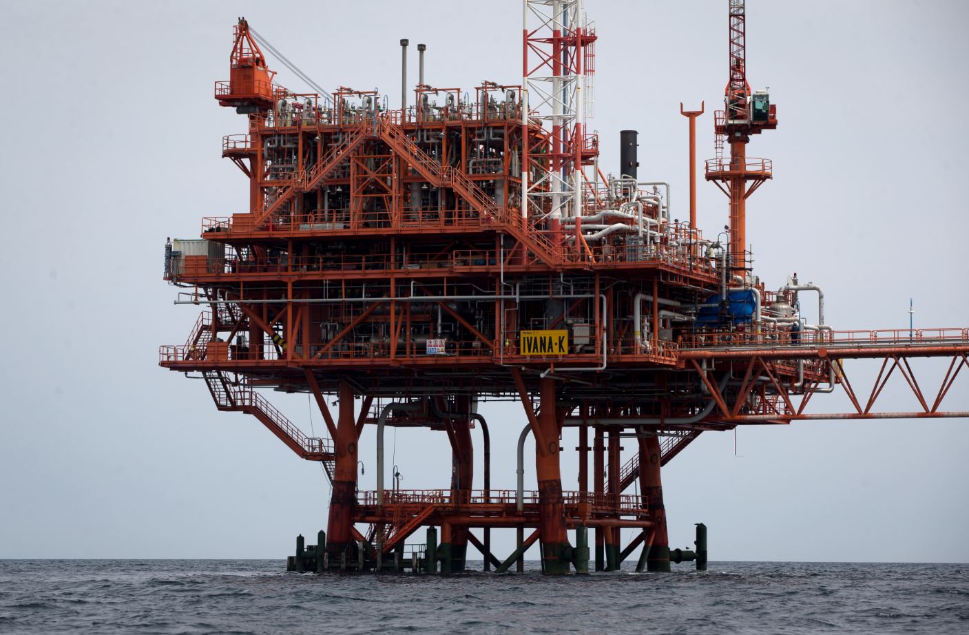 Precio del petróleo Brent sube, impactan sanciones a Irán