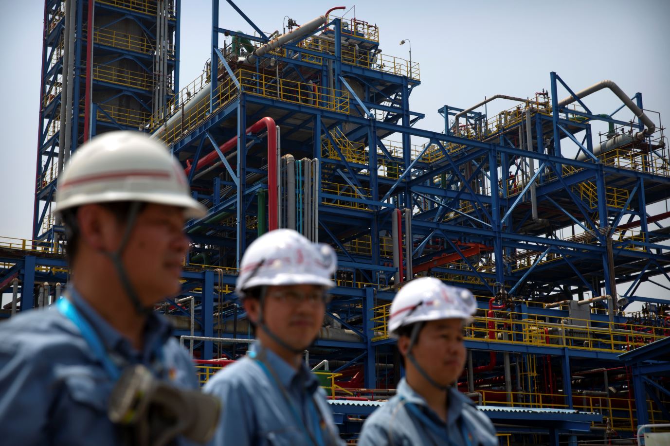 Precios del petróleo estables ante baja importación de China