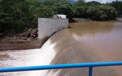 Intenso calor en Veracruz afecta niveles de presa Yuribia