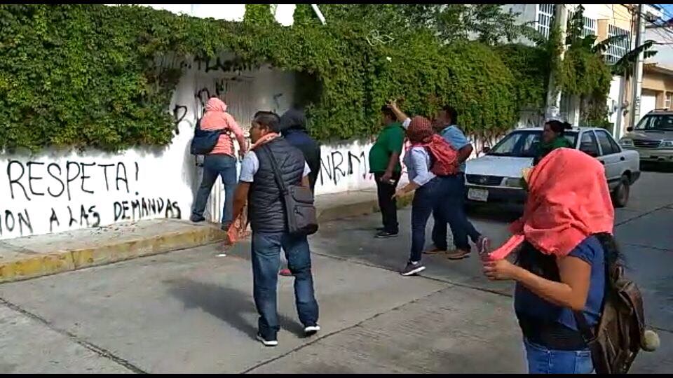 Integrantes de la CNTE vandalizan oficinas educativas en Chilpancingo