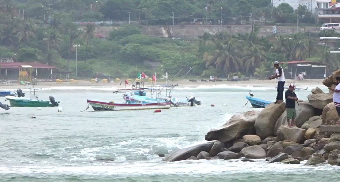 Puertos a la navegación se encuentran cerrados por onda tropical 27 en Oaxaca