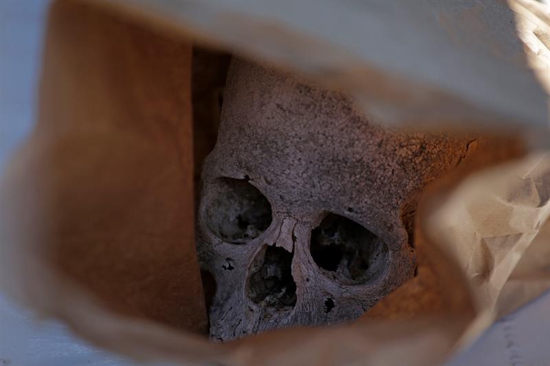 Hallan restos humanos en narcofosa en Chihuahua