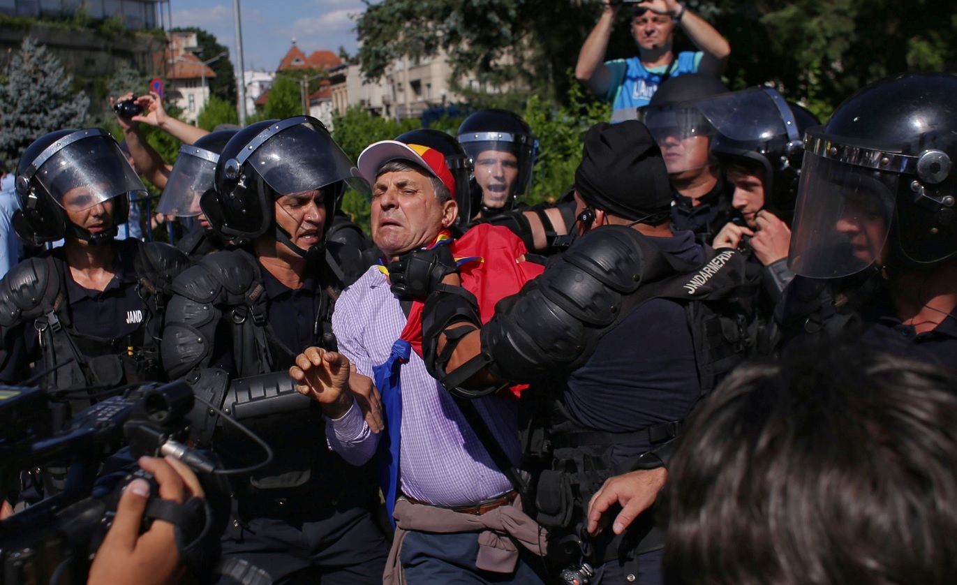 Protesta antigubernamental en Rumania deja 400 heridos