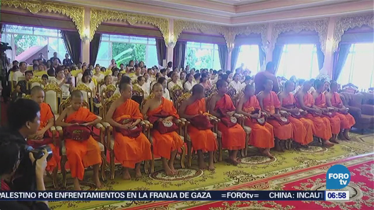 Niños de Tailandia concluyen periodo como monjes novatos