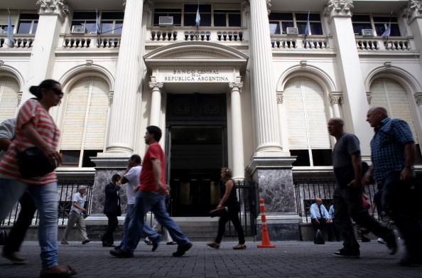 Se desploma economía argentina y aumenta crisis