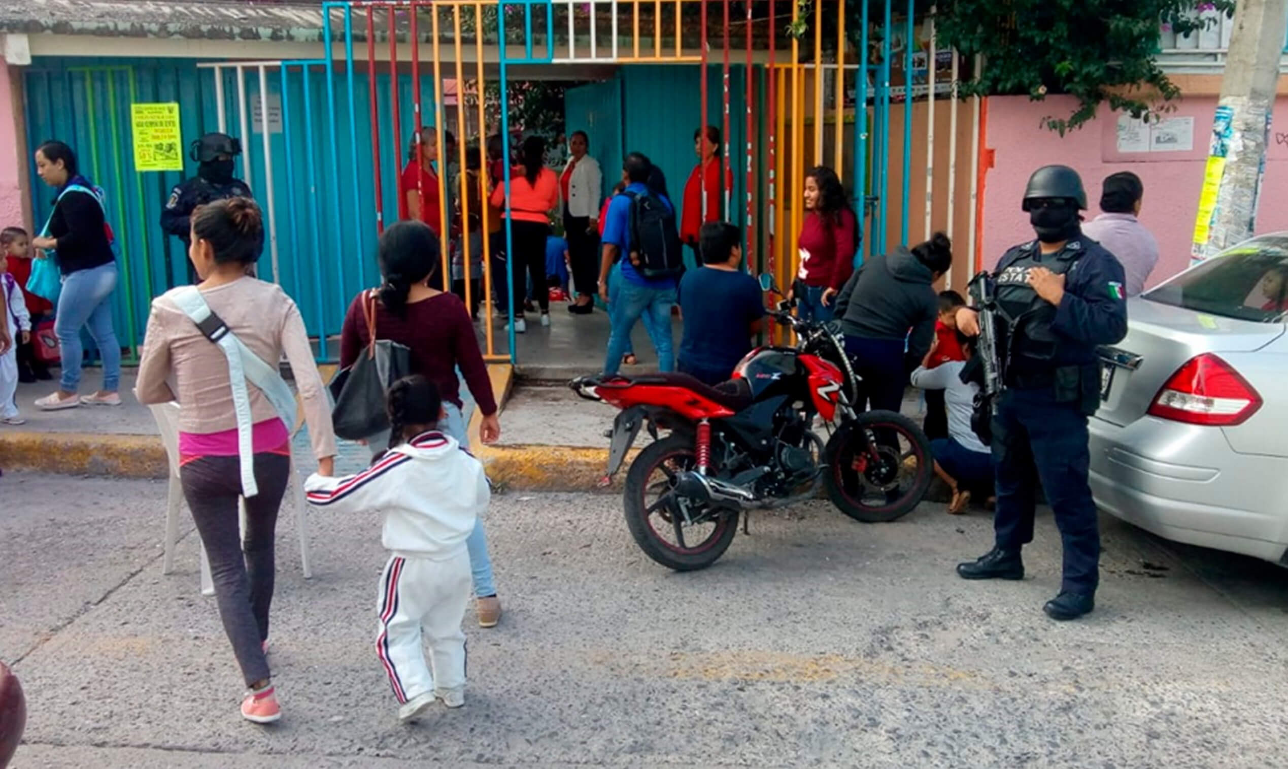 Reinician clases en Guerrero con vigilancia militar