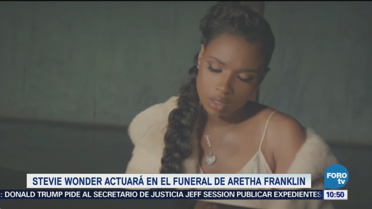 Stevie Wonder y Jennifer Hudson en funeral Aretha Franklin