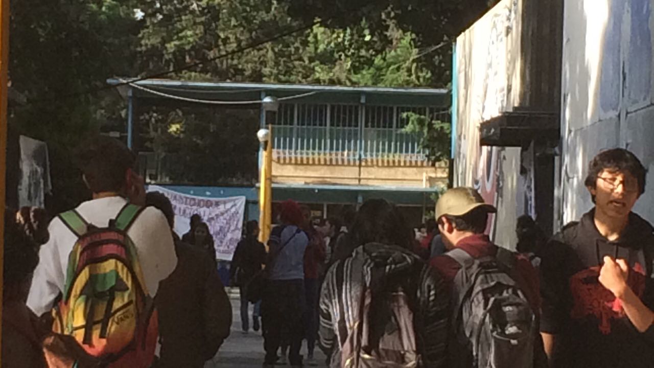 Suspenden clases en CCH Azcapotzalco, estudiantes piden destitución de la directora