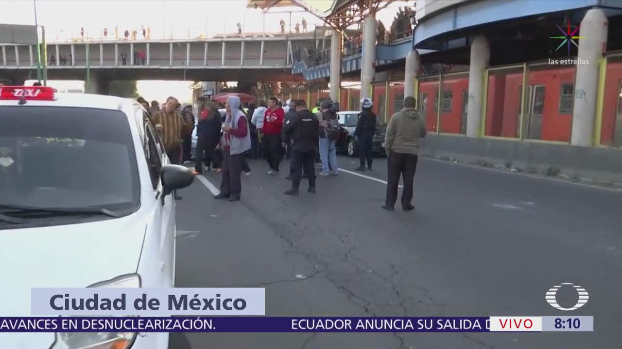 Taxistas del Edomex bloquean Avenida Central