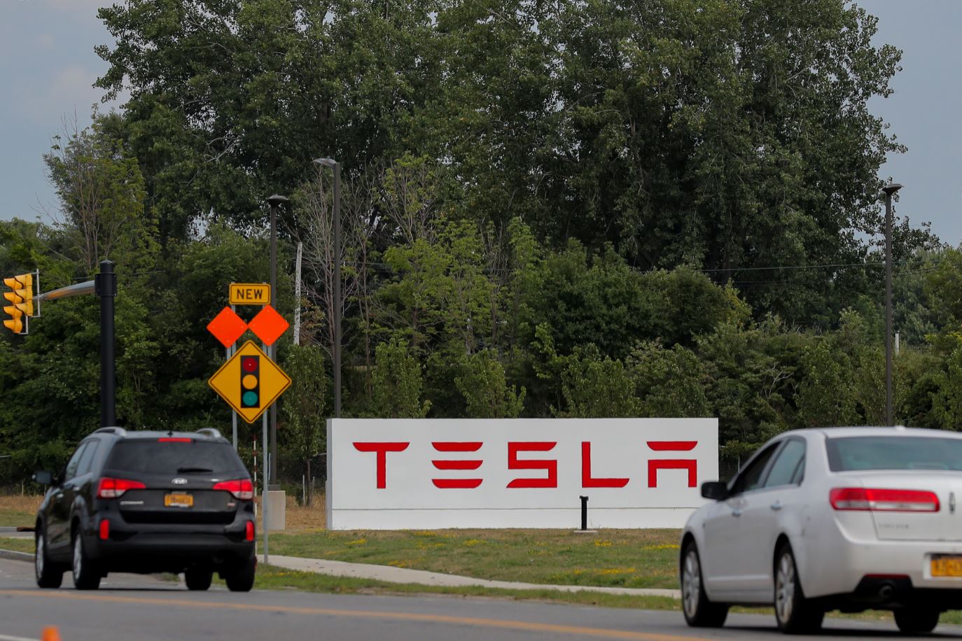 Tesla nombra comité para su salida de la Bolsa