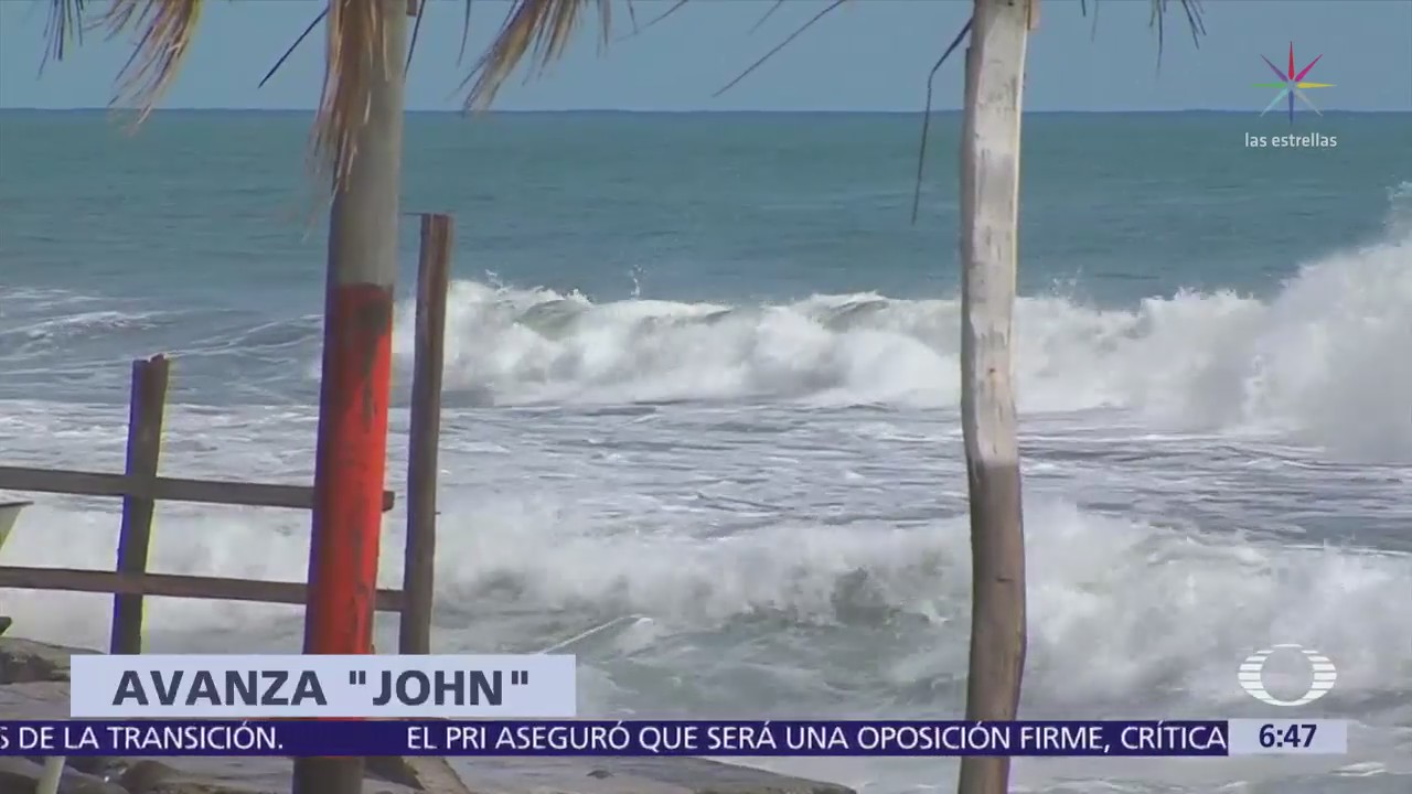 Tormenta 'John' causa oleaje elevado en BCS y Colima