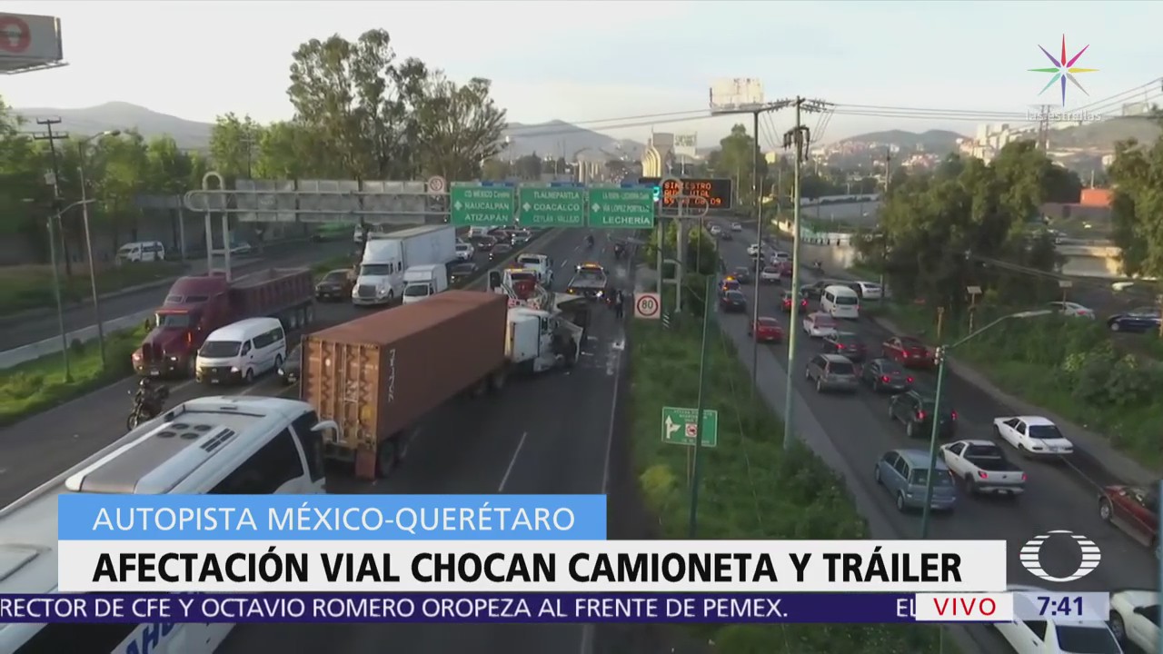 Tráiler choca con camioneta en autopista México-Querétaro