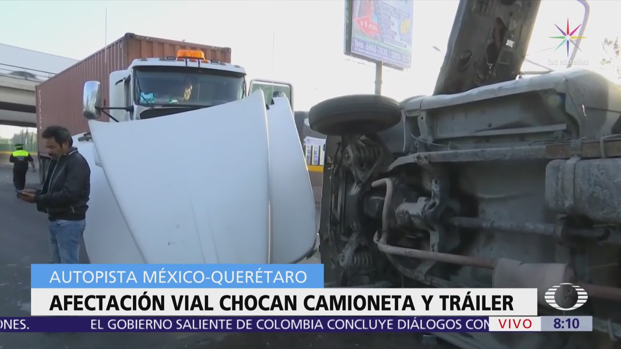 Tráiler choca contra camioneta en la autopista México-Querétaro