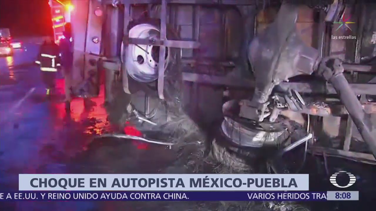 Tráiler choca contra muro de contención en la México-Puebla
