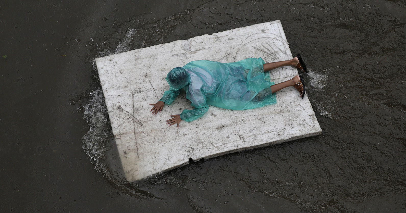 Suman 150 muertos por inundaciones en India