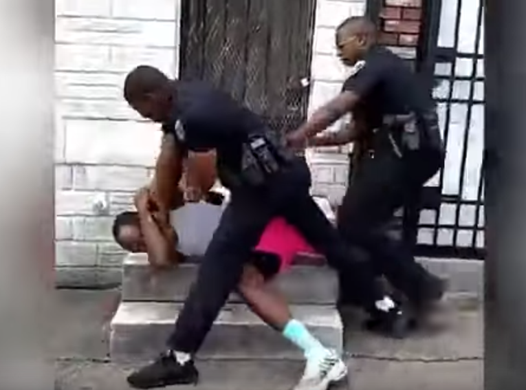 Policía Golpea Brutalmente A Hombre Sin Razón, Brutalidad Policial, Brutalidad, Policia Golpea Hombre, Baltimore, Suspenden Policia Golpeo Hombre