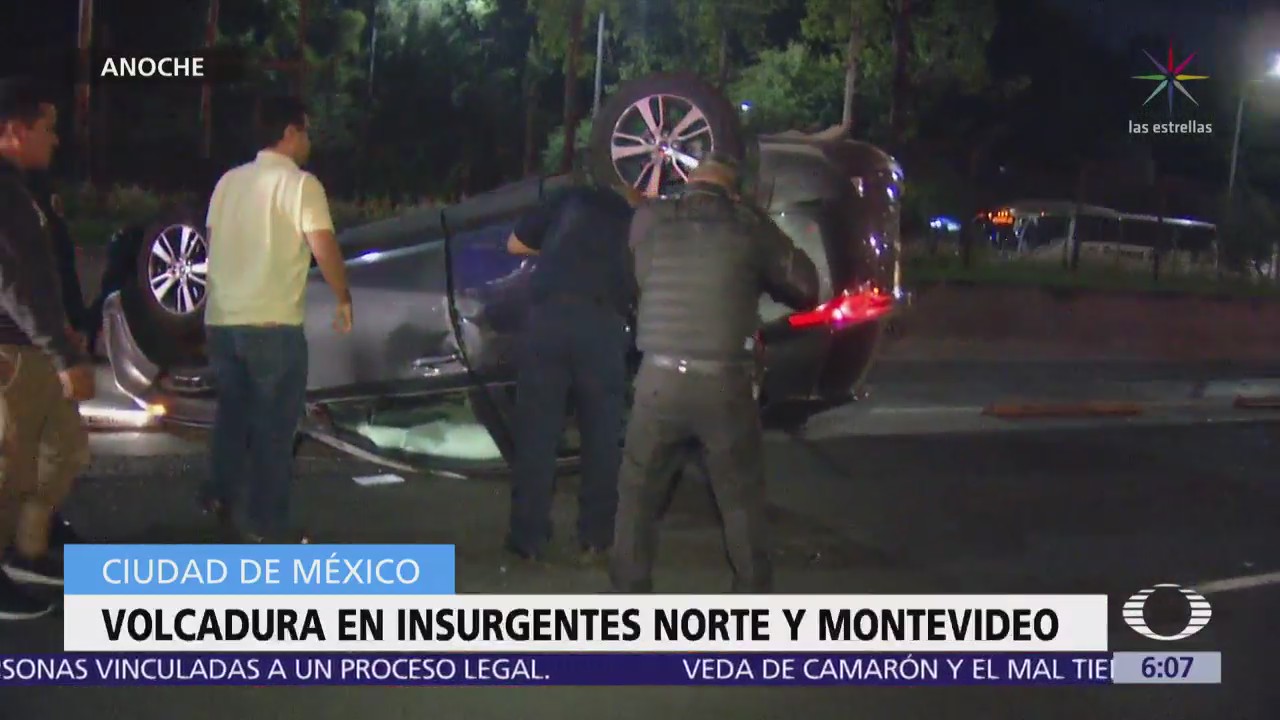 Vuelca camioneta en Insurgentes Norte y Montevideo
